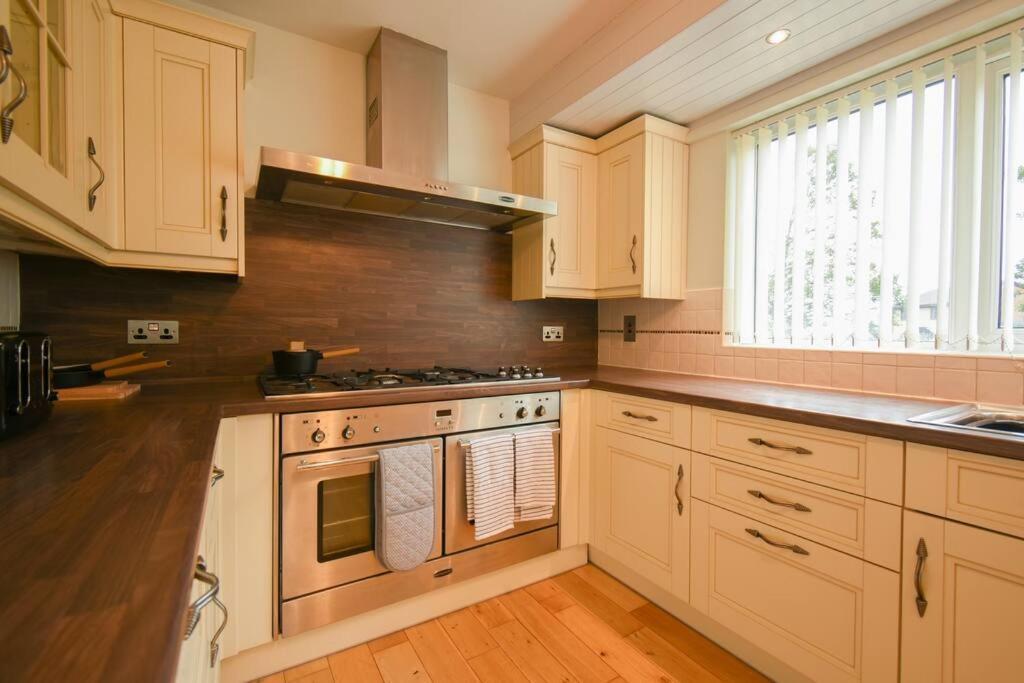 Luxurious & Tranquil Riverside Getaway Great Harwood Exterior foto